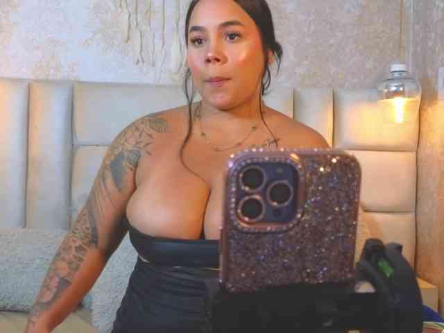 EmilyQueen3xx webcam