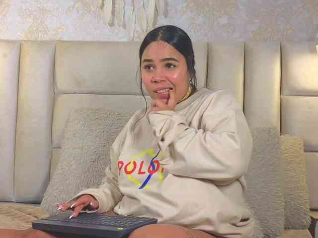 EmilyQueen3xx webcam