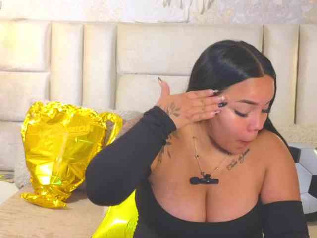 EmilyQueen3xx webcam