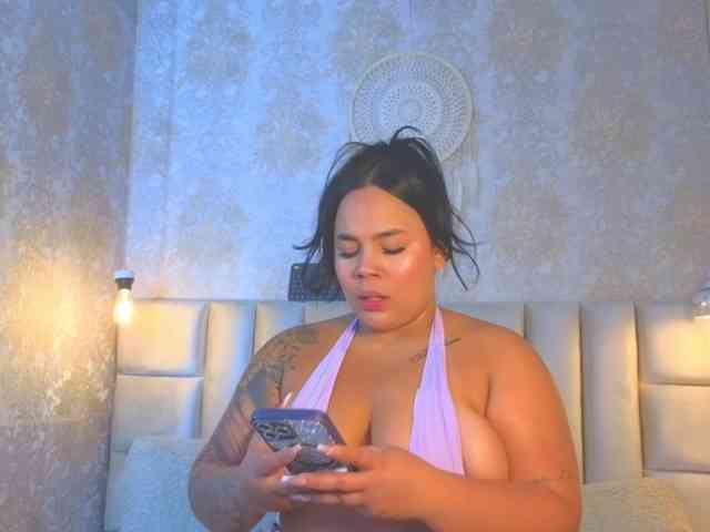 EmilyQueen3xx webcam