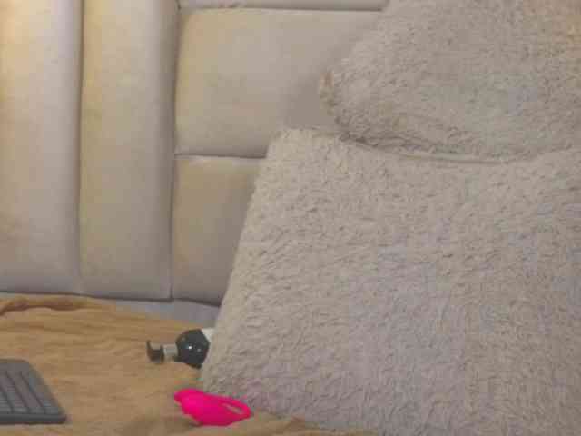 EmilyQueen3xx webcam