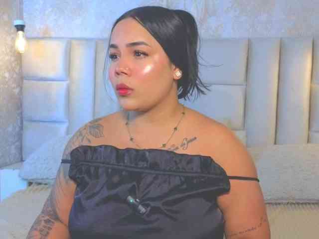 EmilyQueen3xx webcam