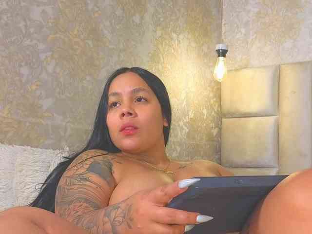 EmilyQueen3xx webcam