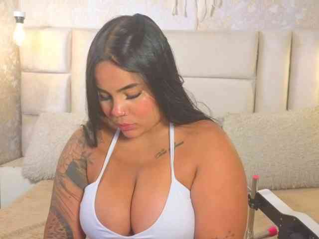 EmilyQueen3xx webcam