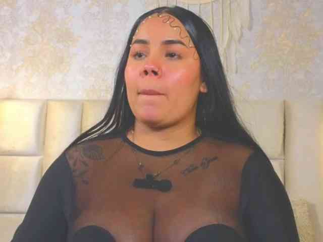 EmilyQueen3xx webcam
