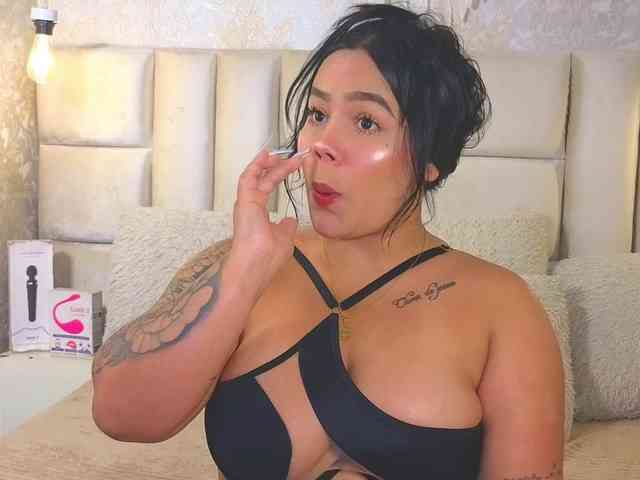 EmilyQueen3xx webcam