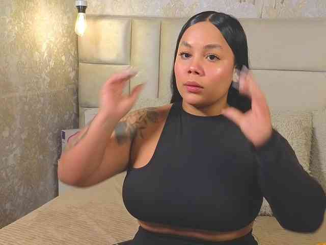 EmilyQueen3xx webcam