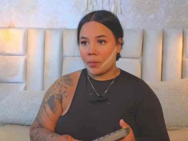 EmilyQueen3xx webcam