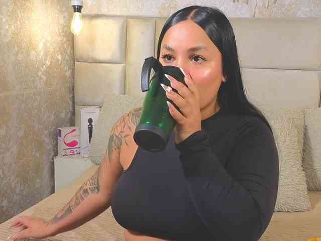 EmilyQueen3xx webcam