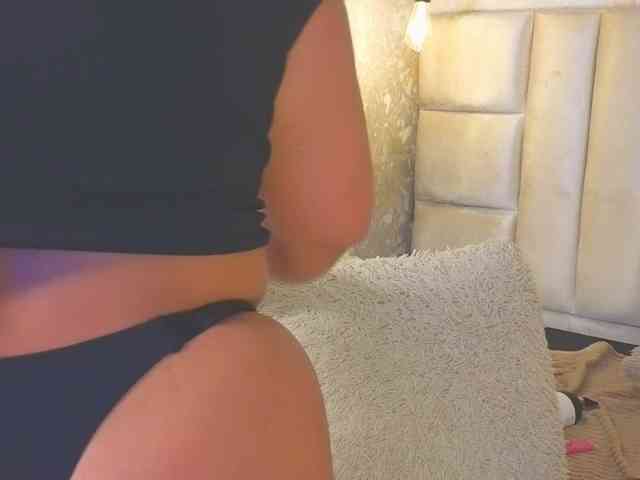 EmilyQueen3xx webcam