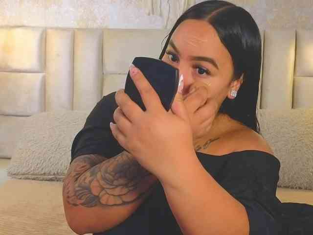 EmilyQueen3xx webcam
