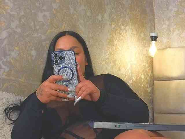 EmilyQueen3xx webcam