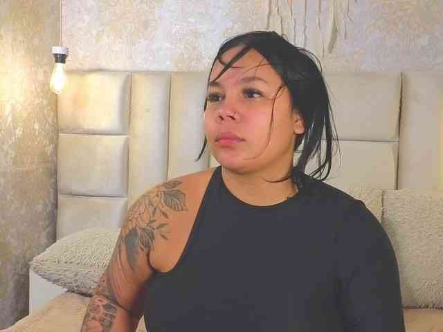EmilyQueen3xx webcam