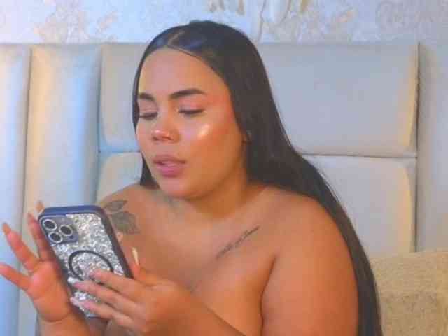 EmilyQueen3xx webcam