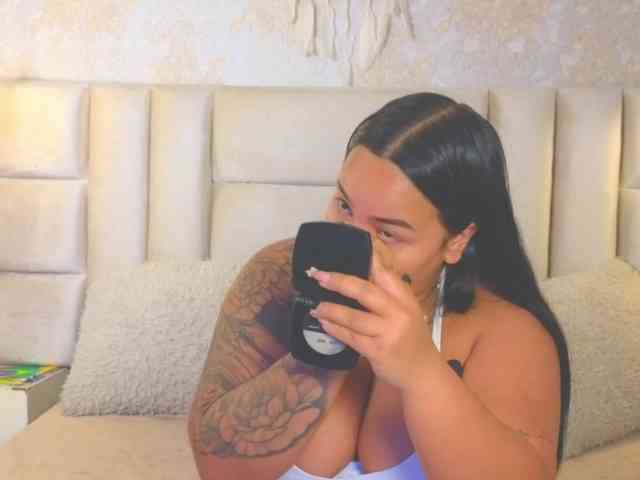 EmilyQueen3xx webcam
