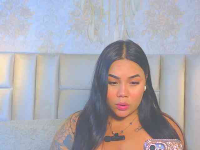 EmilyQueen3xx webcam