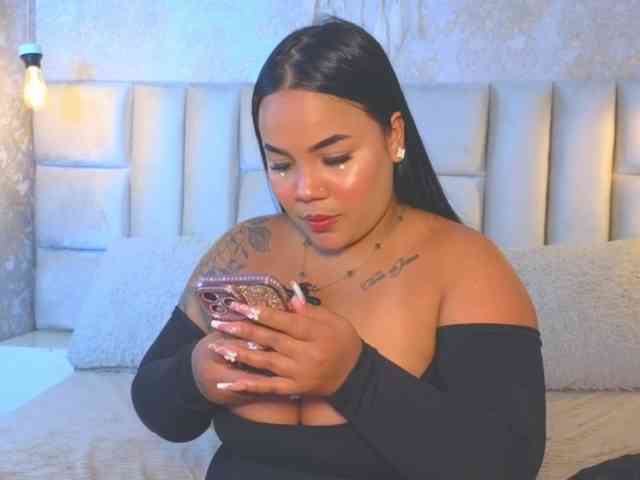 EmilyQueen3xx webcam