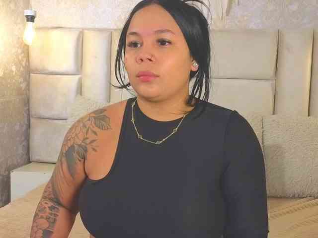 EmilyQueen3xx webcam