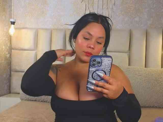 EmilyQueen3xx webcam