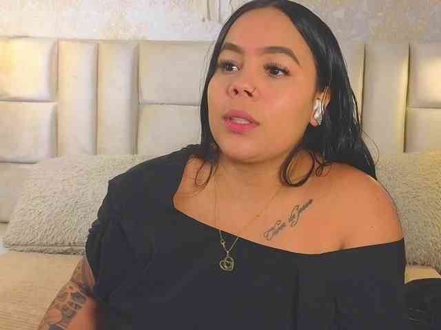 EmilyQueen3xx webcam