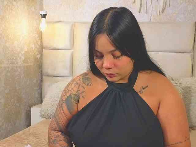 EmilyQueen3xx webcam
