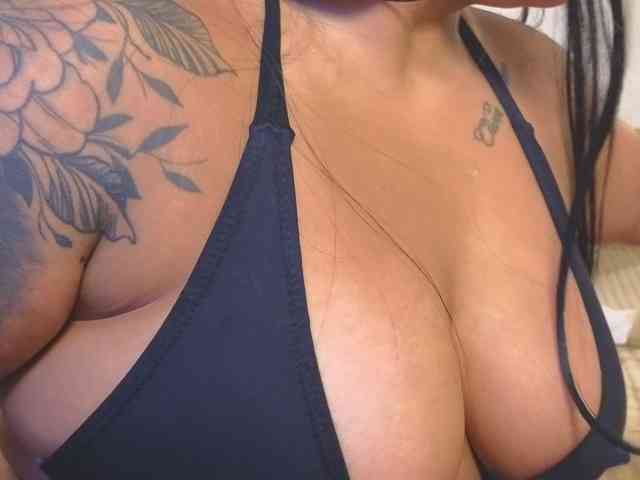 EmilyQueen3xx webcam