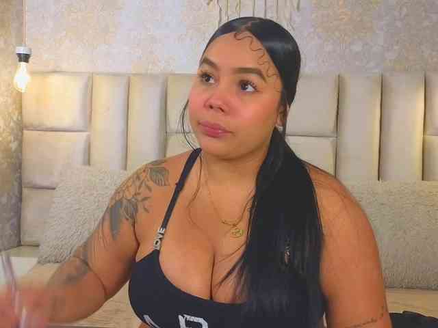 EmilyQueen3xx webcam