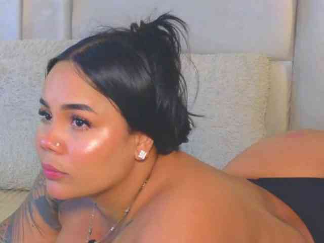 EmilyQueen3xx webcam