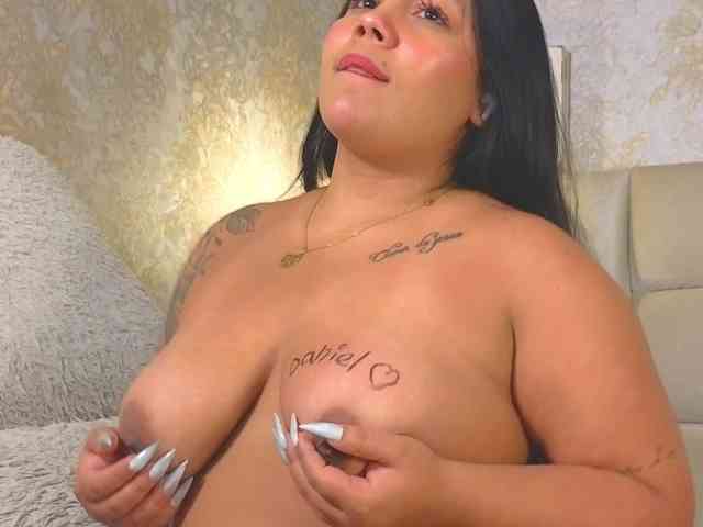 EmilyQueen3xx webcam