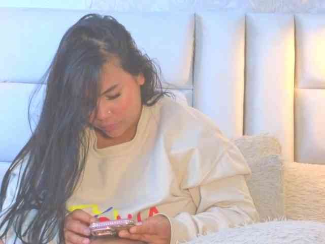 EmilyQueen3xx webcam