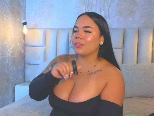 EmilyQueen3xx webcam
