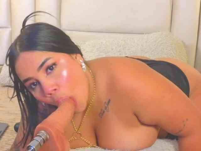 EmilyQueen3xx webcam