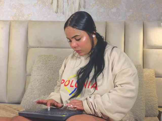 EmilyQueen3xx webcam