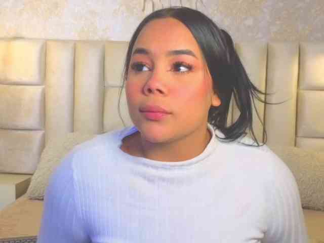 EmilyQueen3xx webcam