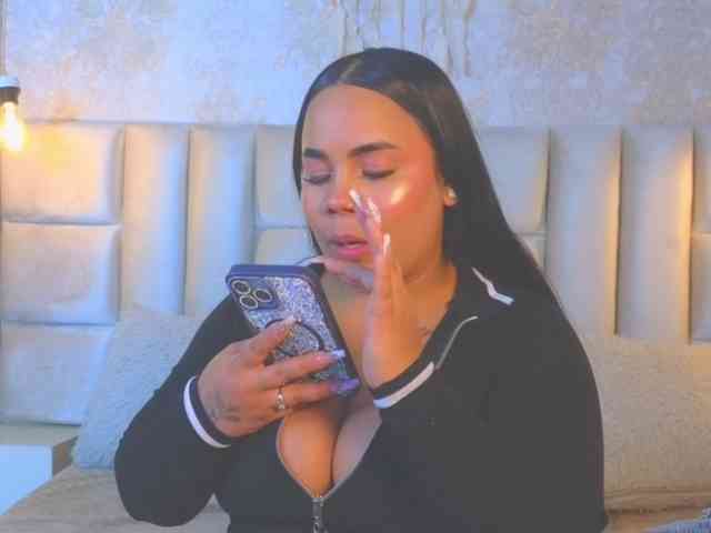 EmilyQueen3xx webcam