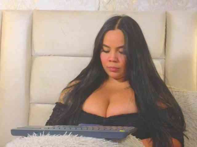 EmilyQueen3xx webcam