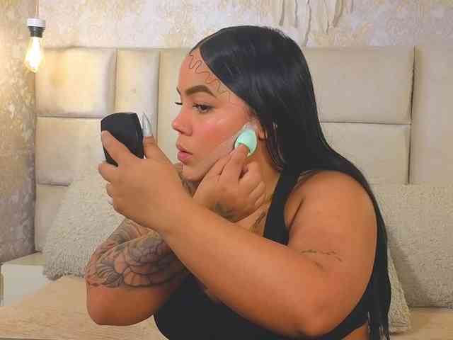 EmilyQueen3xx webcam