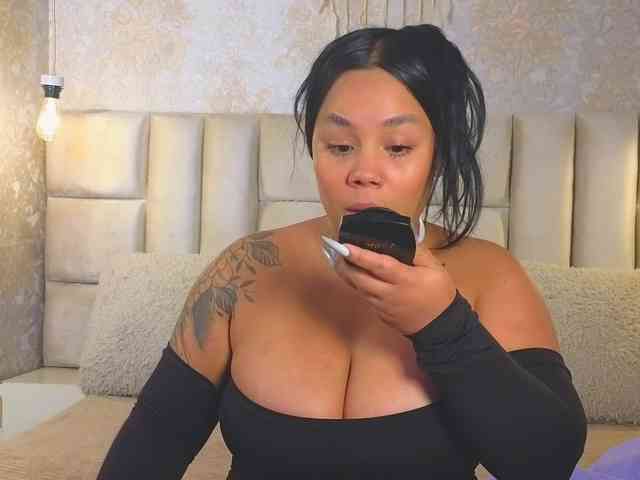 EmilyQueen3xx webcam