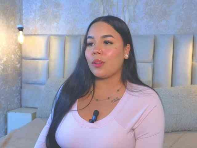 EmilyQueen3xx webcam