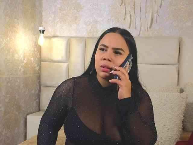 EmilyQueen3xx webcam