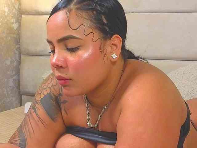 EmilyQueen3xx webcam