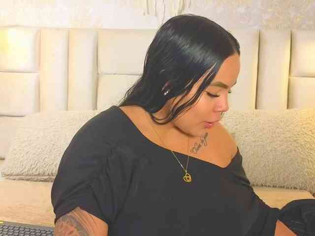 EmilyQueen3xx webcam