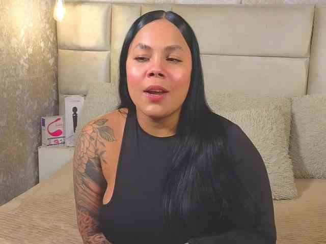 EmilyQueen3xx webcam