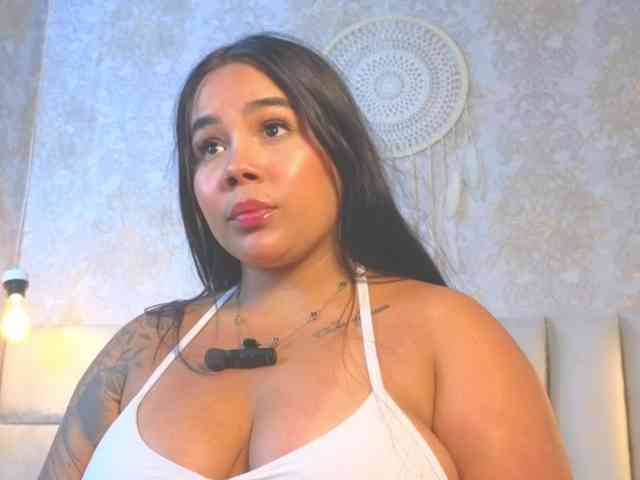 EmilyQueen3xx webcam