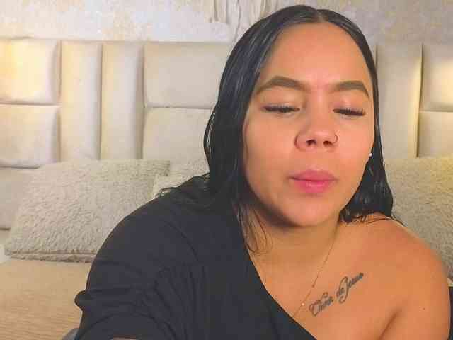EmilyQueen3xx webcam