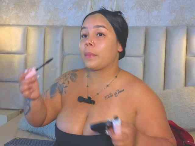 EmilyQueen3xx webcam