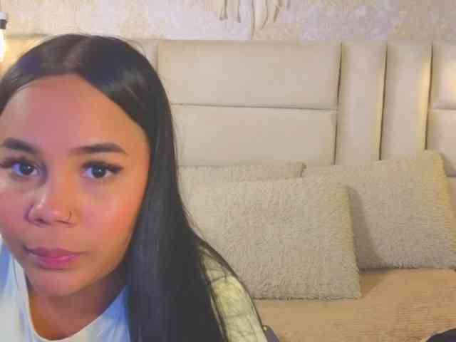 EmilyQueen3xx webcam