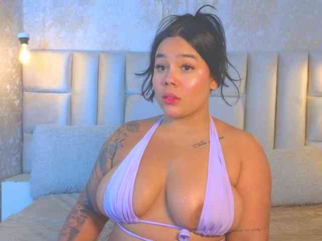 EmilyQueen3xx webcam