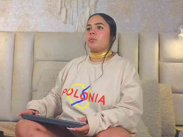 EmilyQueen3xx webcam