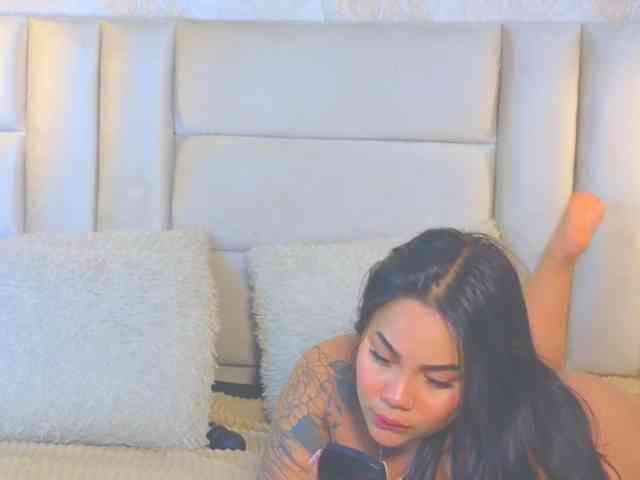 EmilyQueen3xx webcam